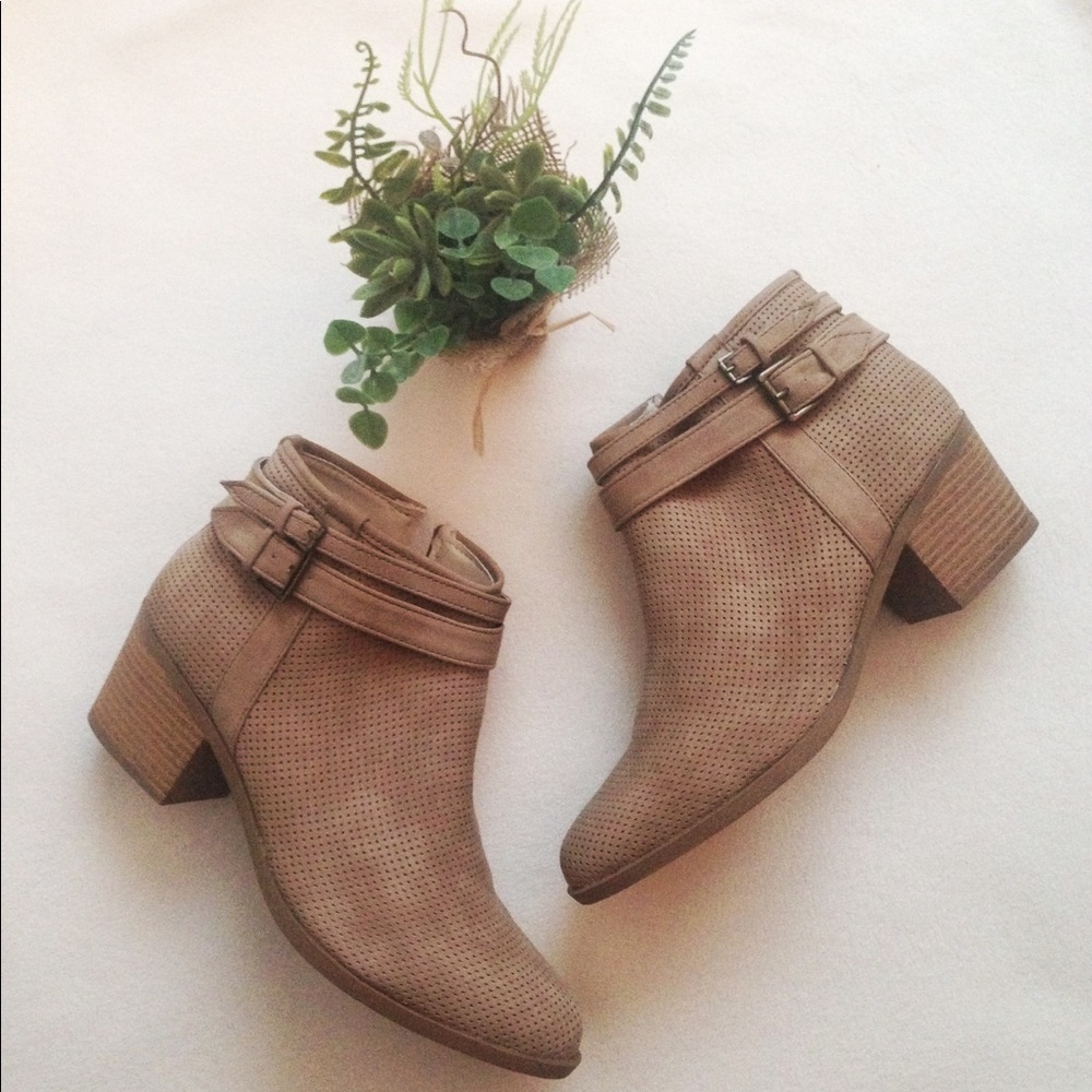 NWOT Moonstone Booties